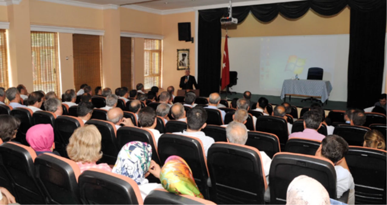 Uşak\'ta Yeni Eğitim Öğretim Yılı Değerlendirme Toplantısı Yapıldı