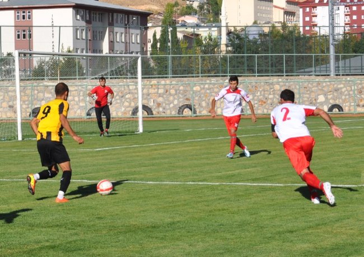 Bayburt Grup Özel İdare Spor, Kelkit Hürriyet Sporu 2-0 La Geçti