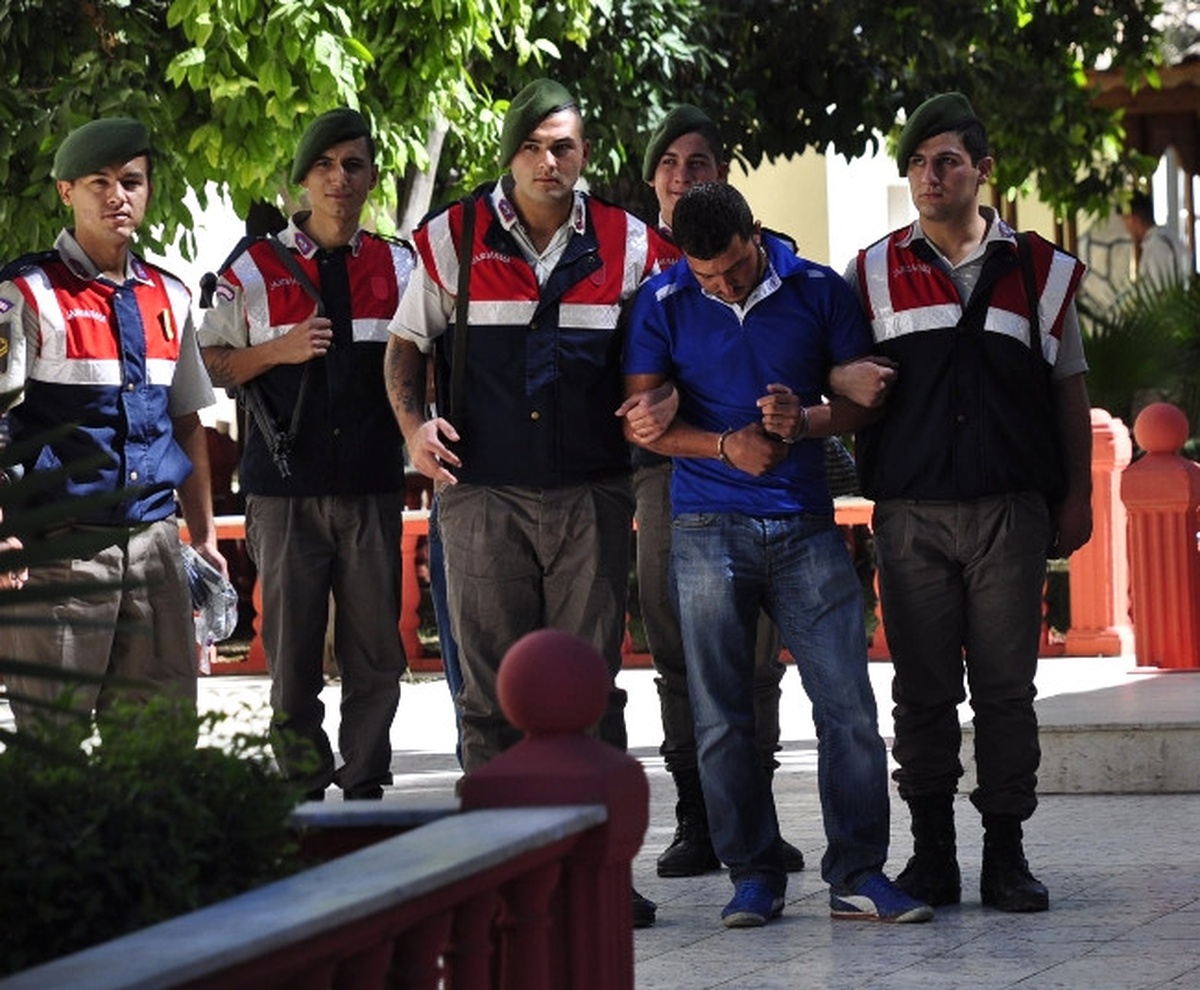 Bekçilik Yaptığı Fabrikayı Esrar Tarlasına Çevirdi
