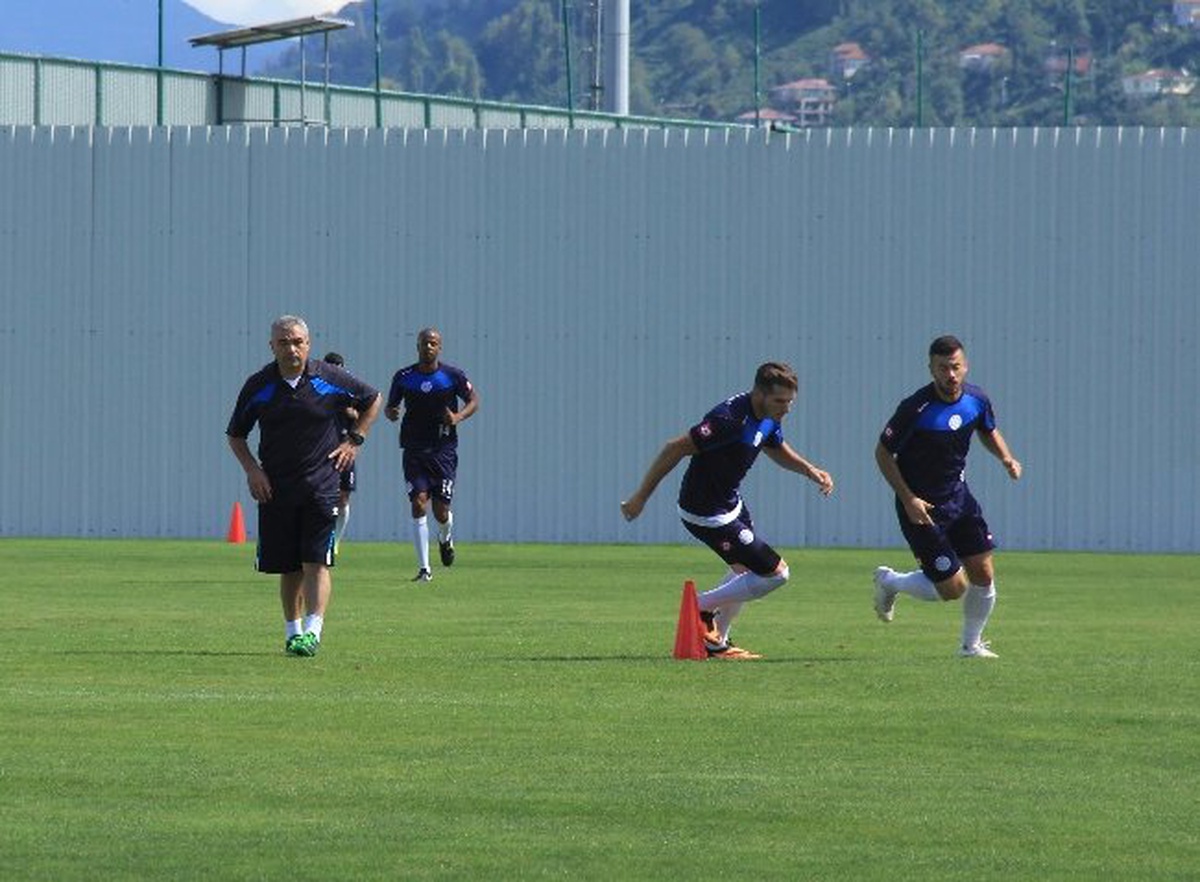 Çaykur Rizespor\'da Serkan\'a Yeni Takım Arkadaşlarından Hoş Geldin Sürprizi