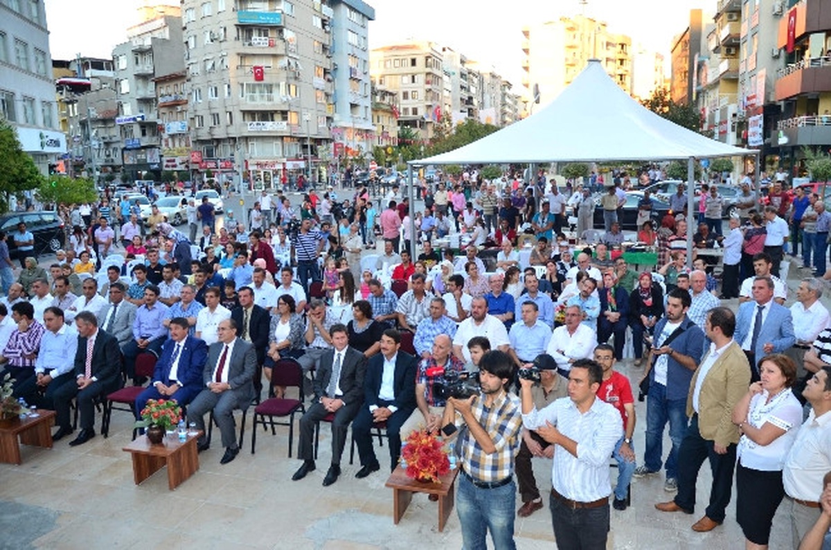 Filistin Halk Dansları Topluluğu Manisalılarla Buluştu