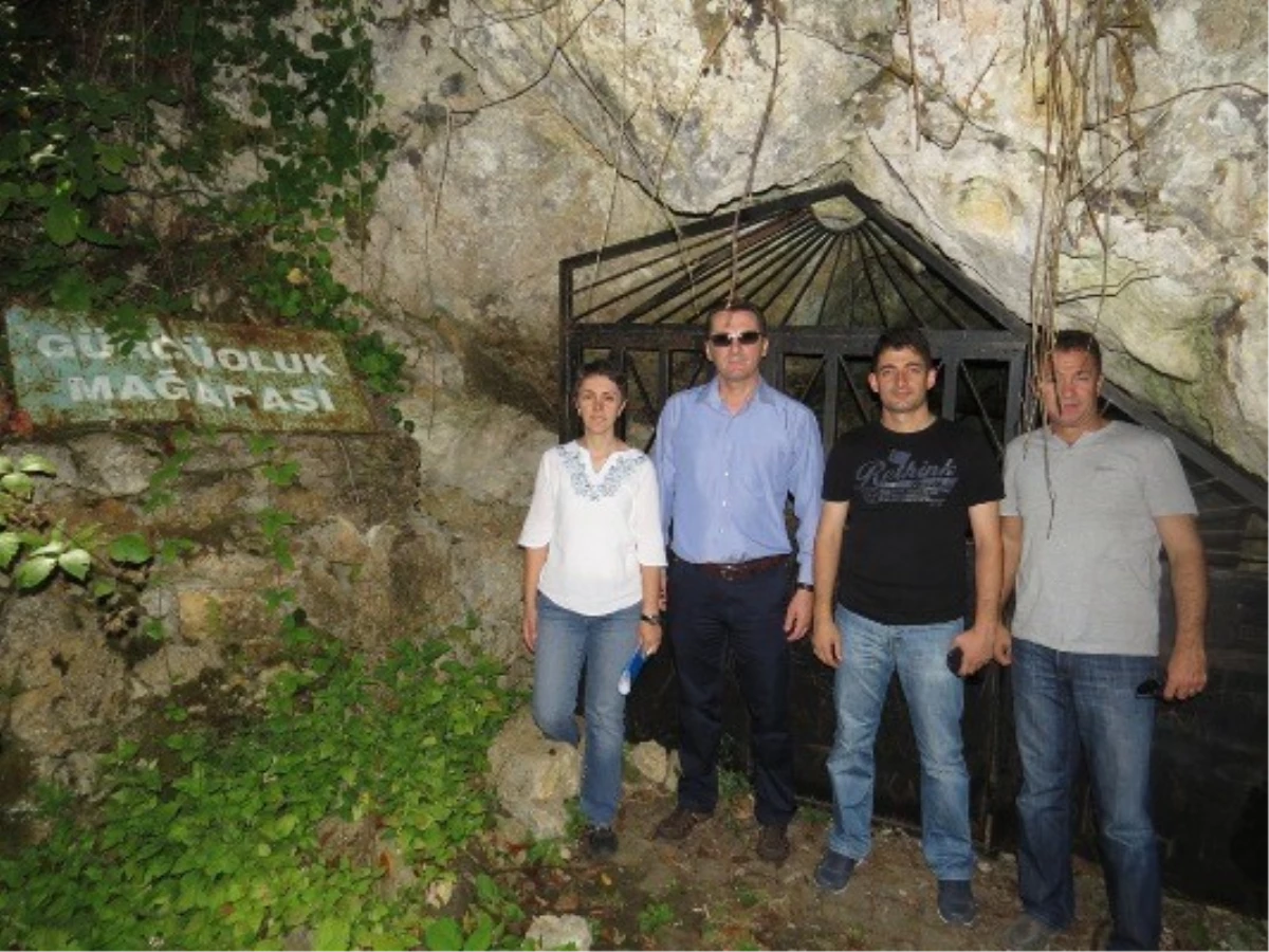 Kaymakam Yıldız Gürcüoluk Mağarasında İncelemelerde Bulundu