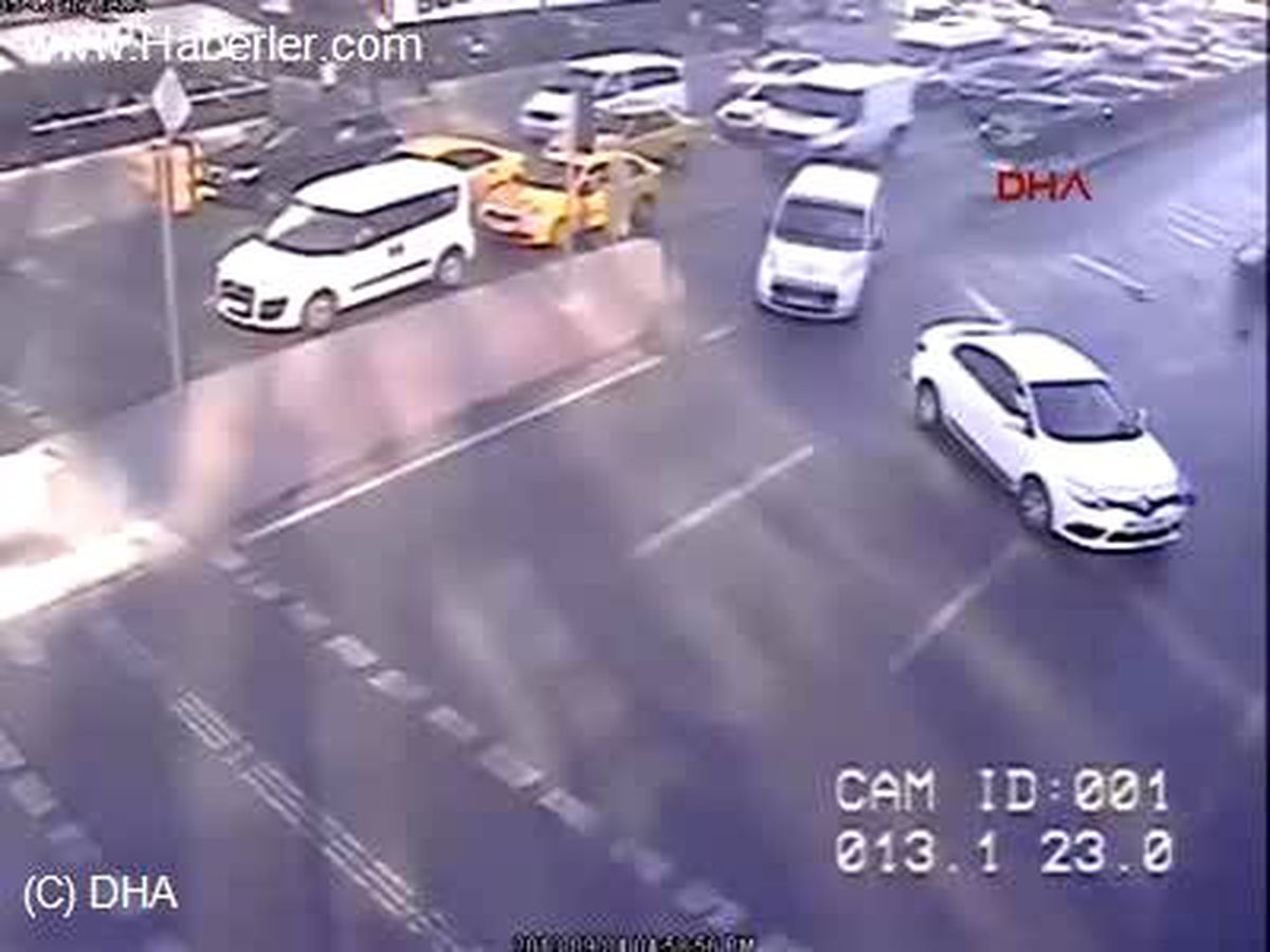 Kendi Acısını Unuttu Kız Arkadaşının Yardımına Koştu