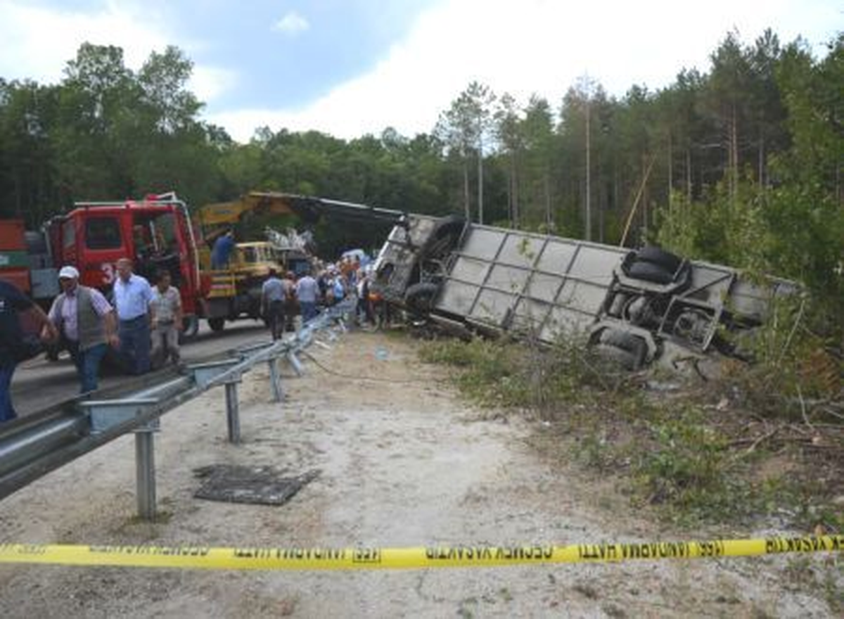 Kırklareli\'de Yolcu Otobüsünün Şarampole Devrilmesi