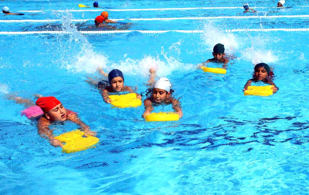 Mersin\'de 50 Bin Kişi Yüzme Öğrendi