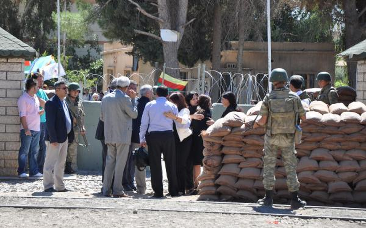 PYD Eşbaşkanı Asya Abdullah Suriye\'ye Geçti