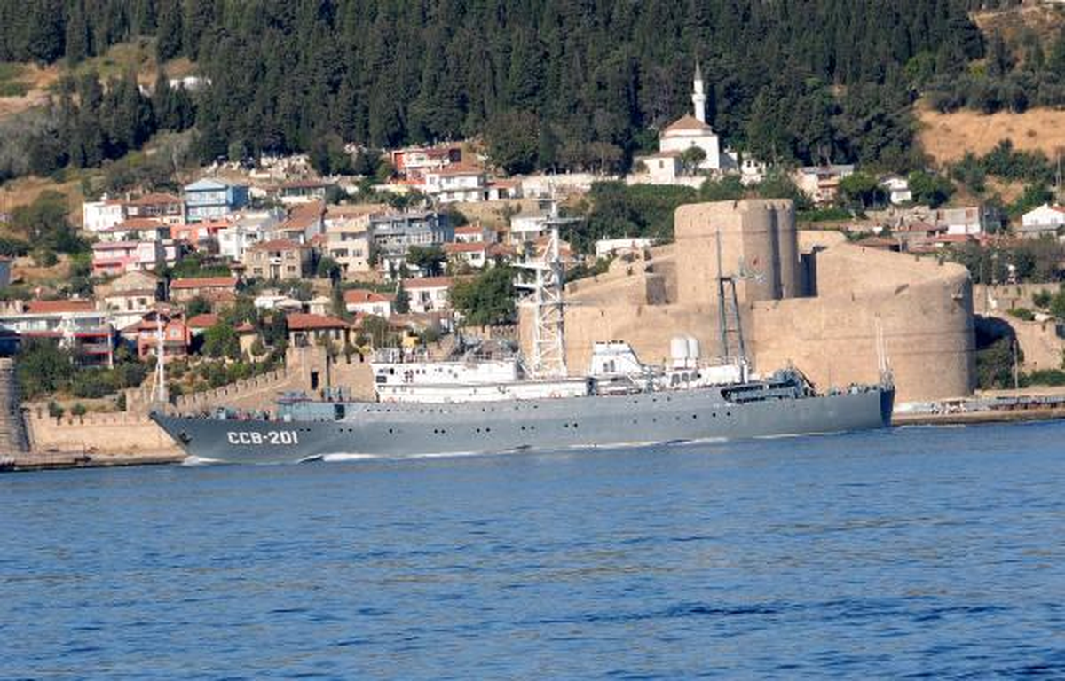 Rus Savaş Gemileri Çanakkale Boğazı\'nı Geçti