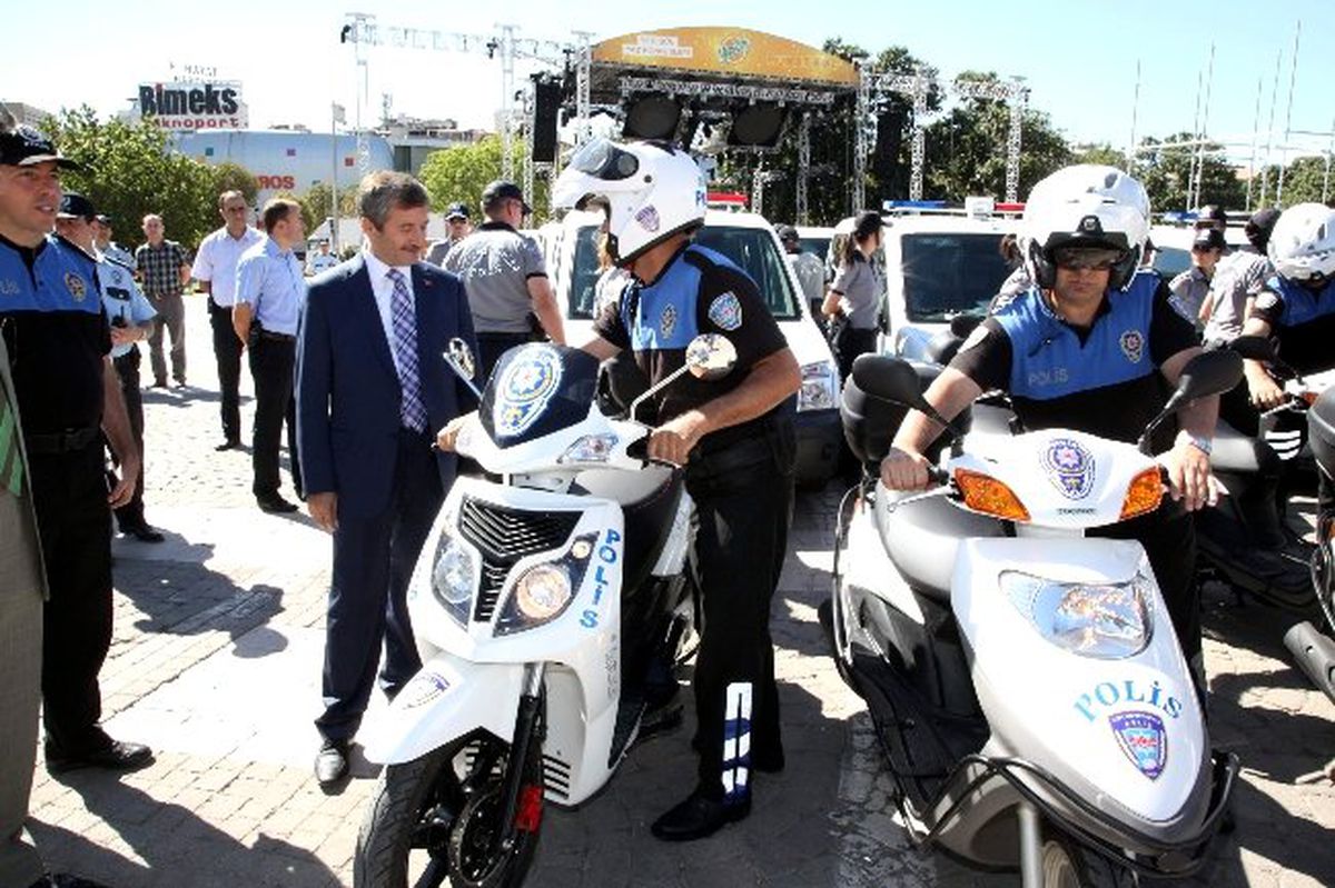 Şahinbey Belediyesi Emniyet Müdürlüğüne 15 Araç Hediye Etti