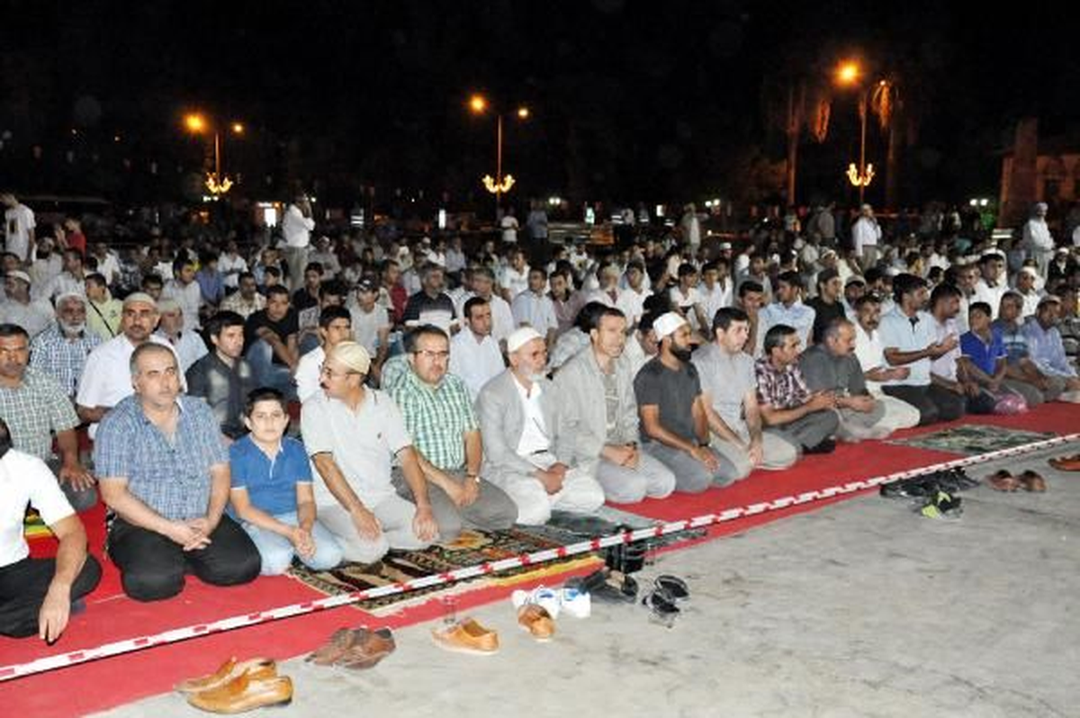 Şanlıurfa\'da Mısır ve Suriye İçin Dua Gecesi