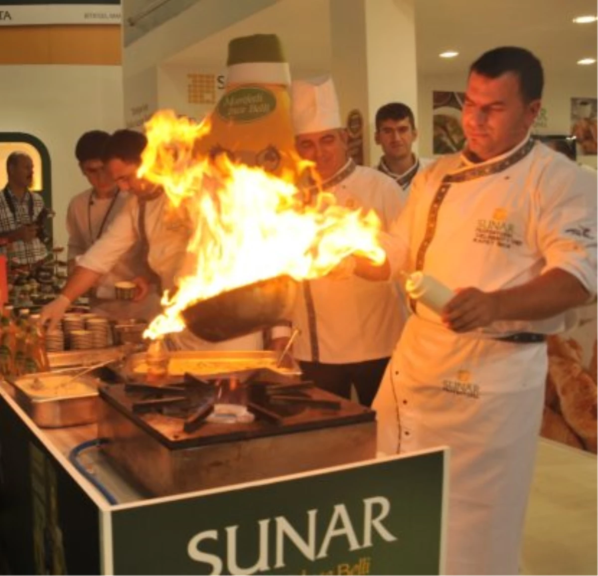 Sunar\'ı, Üstün Lezzet Uzmanı Fuarda Ziyaret Etti