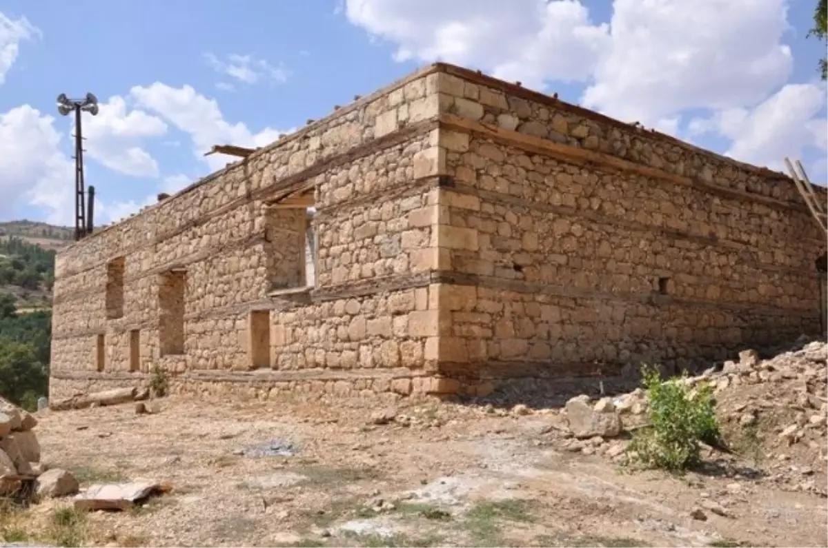 Tarihi Camide Restorasyon Başladı