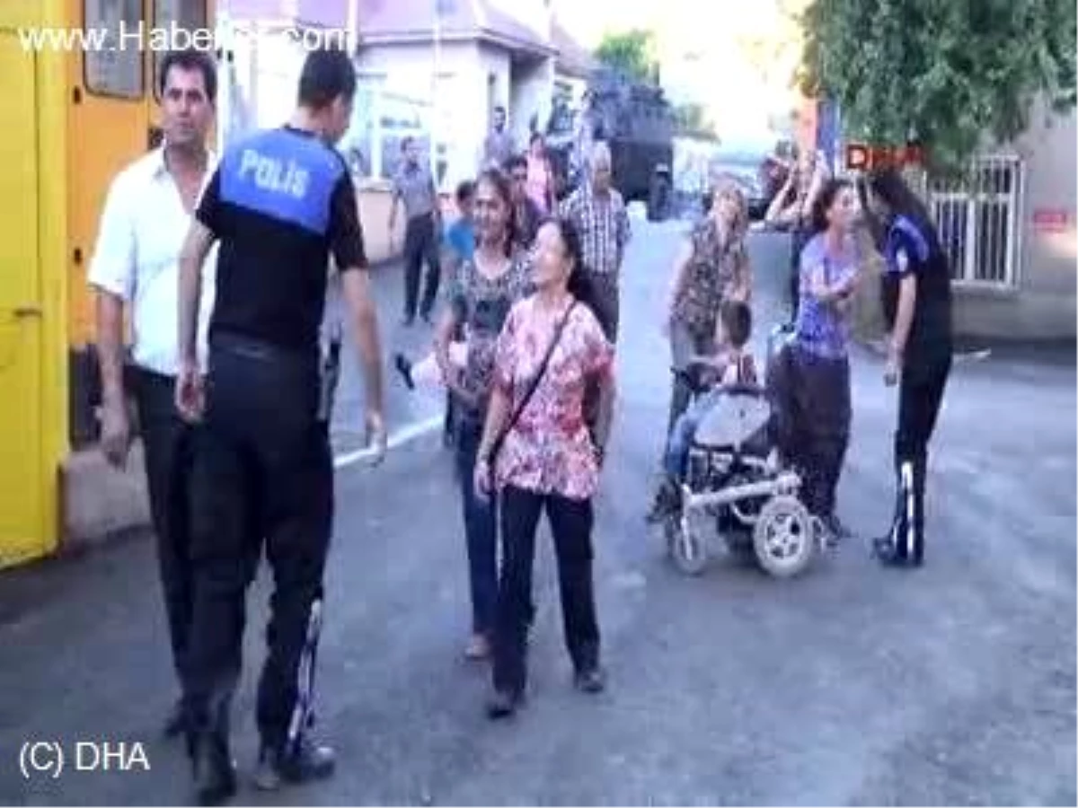 Tunceli Polisi Engellilere Akülü Araç Sandalye Dağıttı