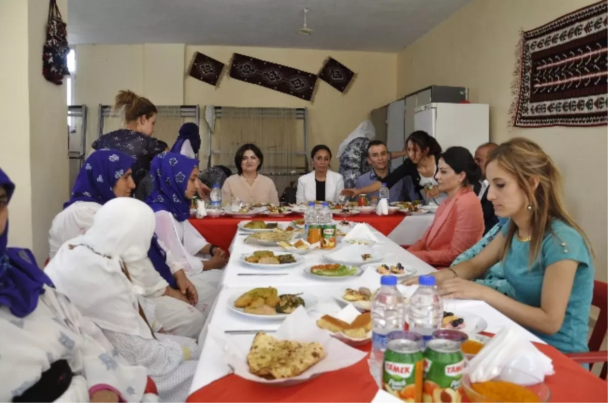 Vali Eşi Gülten İpek Taziye Ziyaretlerine Katıldı