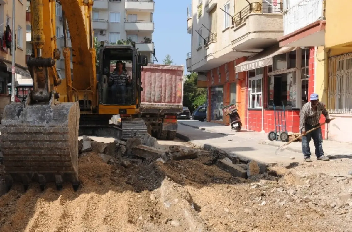 Yenişehir\'de Yol ve Kaldırım Çalışmaları Devam Ediyor