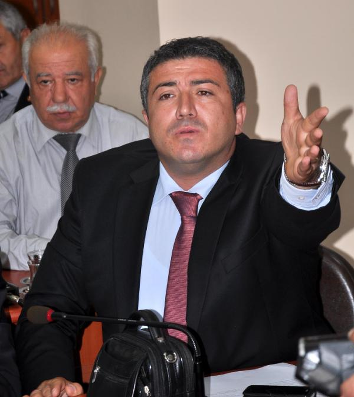 Zonguldak İl Genel Meclisi\'nde Gergin Toplantı