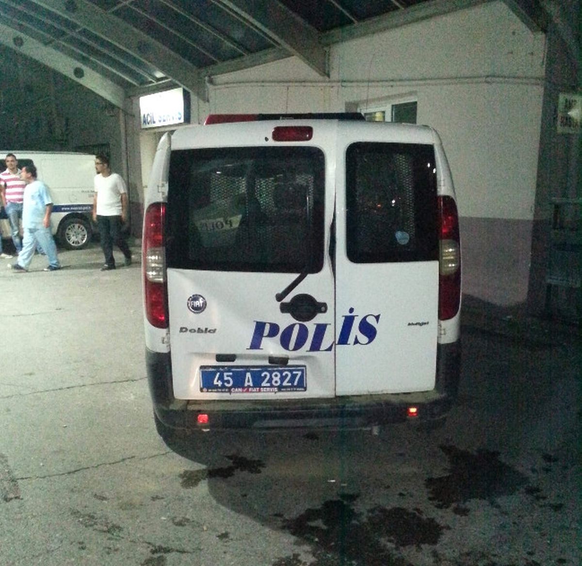 Alkollü Şahıs Polis Aracına Zarar Verdi