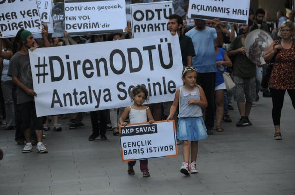 Antalya\'da ODTÜ\'ye Destek Eylemi
