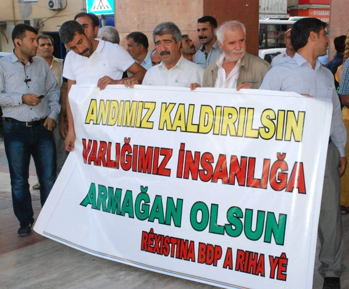 BDP Şanlıurfa İl Örgütünden "Andımız" Kaldırılsın Eylemi