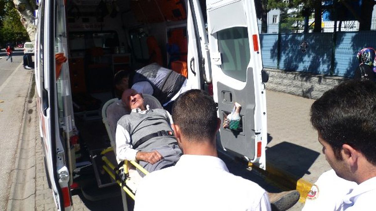 Bir Anda Yere Yığılan Yaşlı Adam Korkuttu
