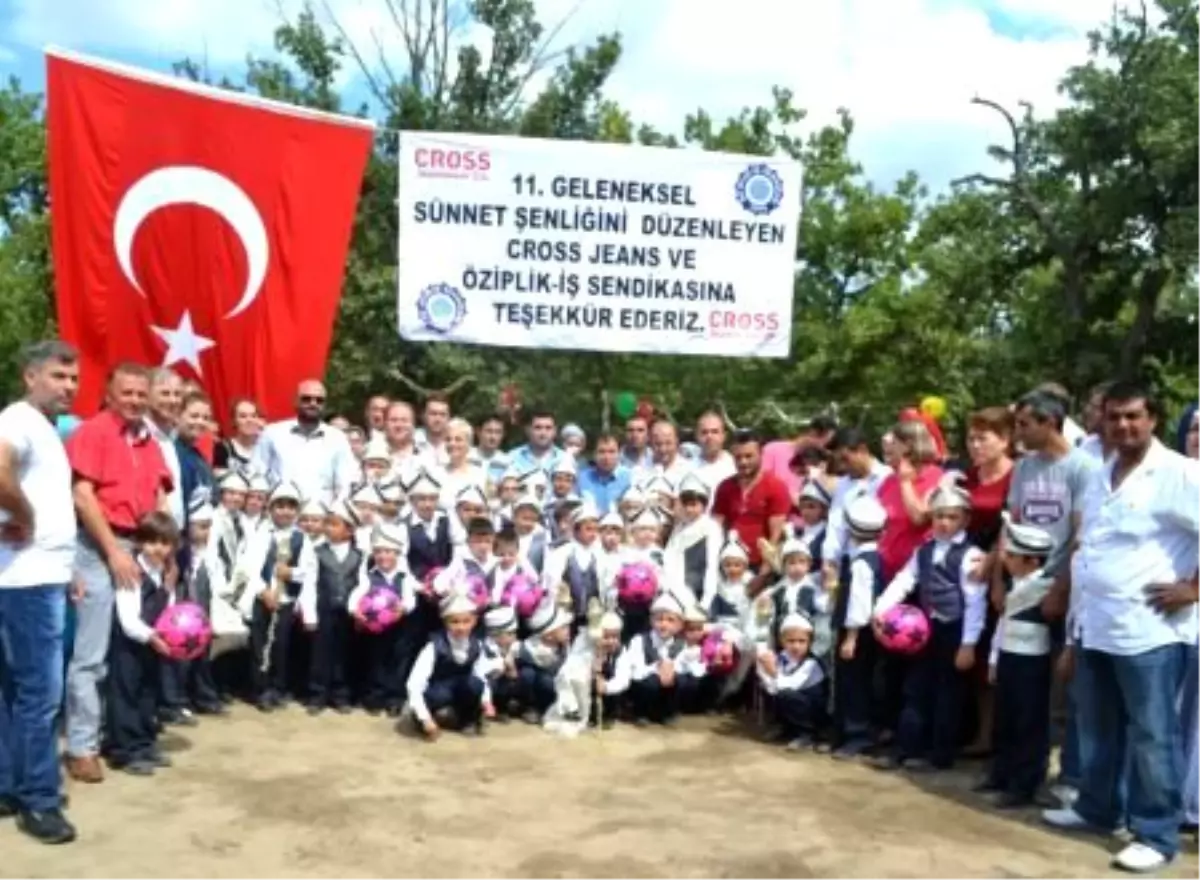 Çorlu\'da, "11. Geleneksel Sünnet ve Piknik Şenliği" Düzenlendi