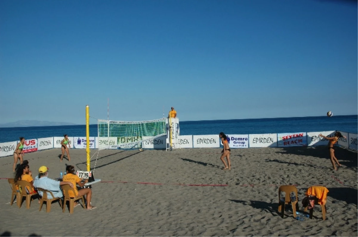 Demre Plaj Voleybolu Turnuvası Başladı