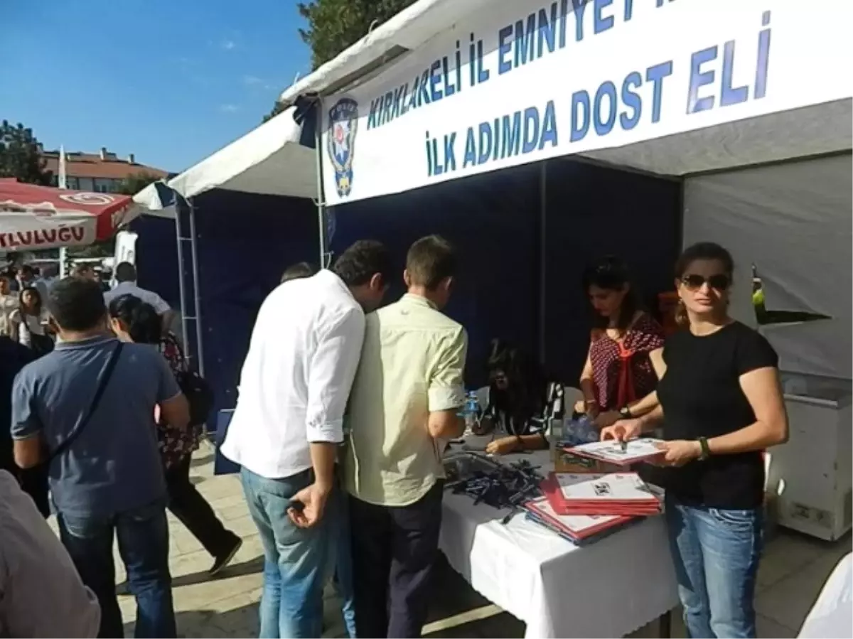 Emniyetin Stantına Öğrenci ve Ailelerinden Büyük İlgi