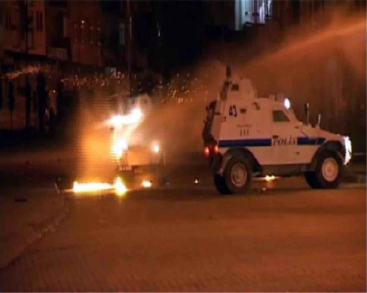 Hakkari\'de Olaylı Gece: 2 Polis Yaralı