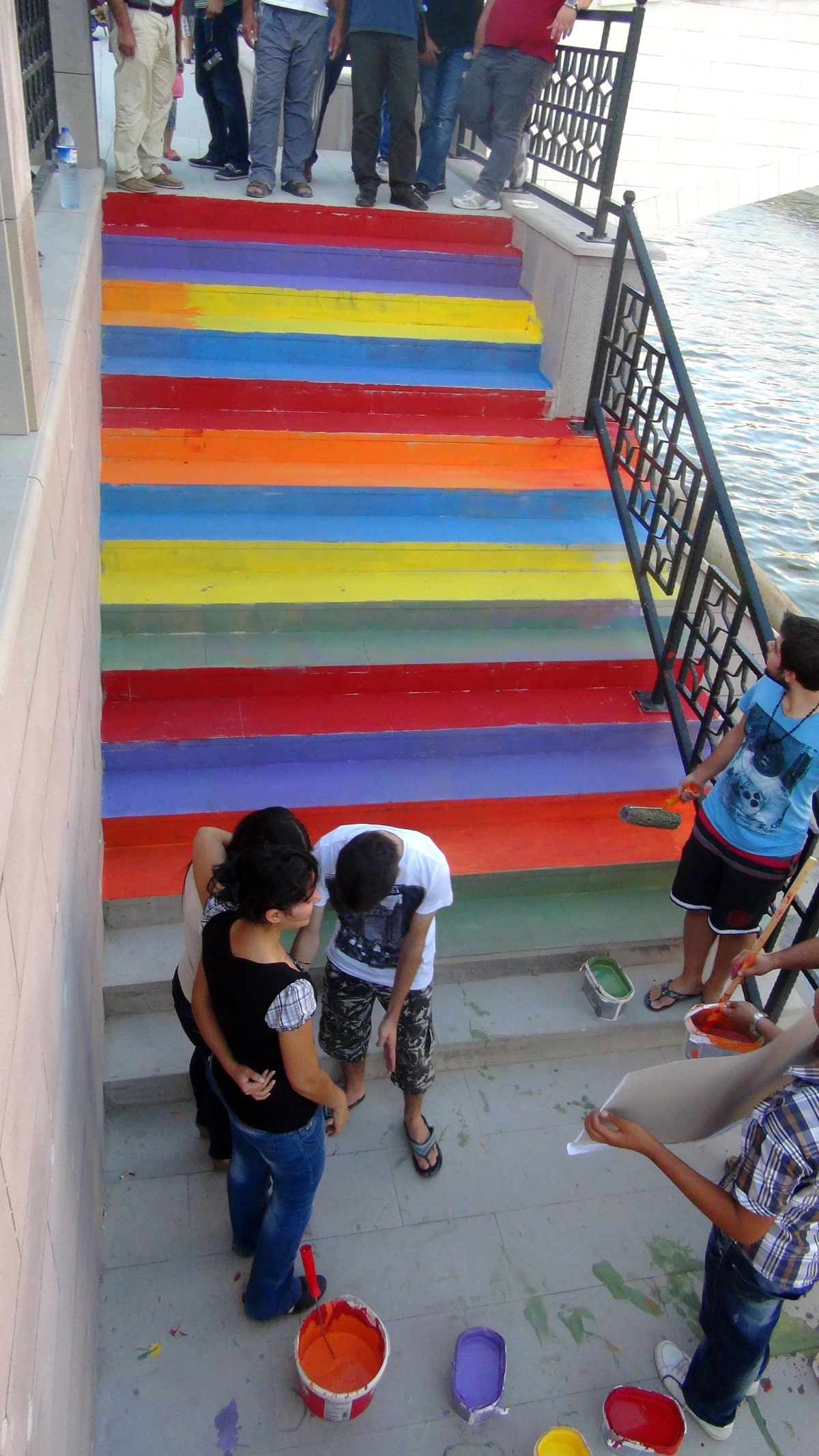 Hatay\'da Merdiven Boyamak İsteyen CHP\'lilere Zabıta Engeli