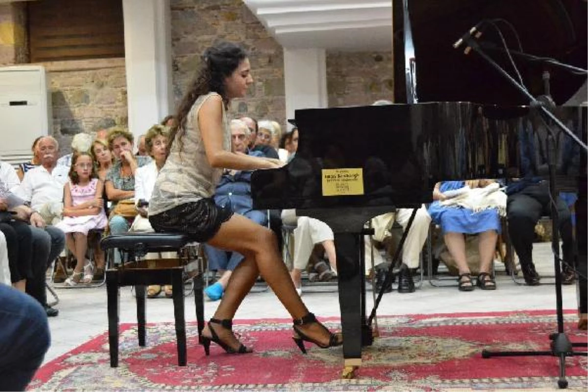 İdil Biret ve Genç Piyanistler Ayvalıklılarla Buluştu