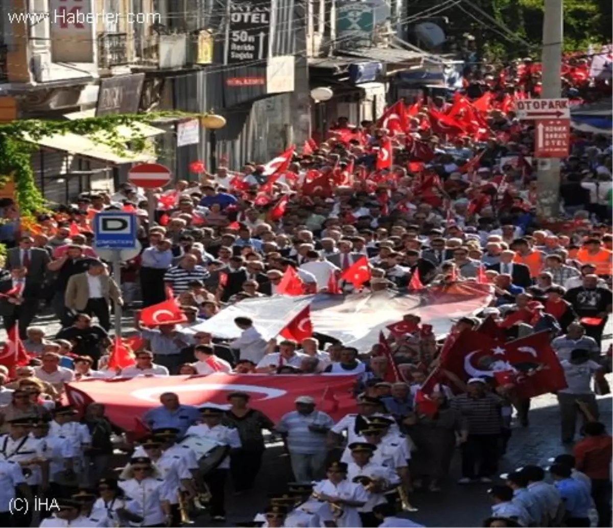 İzmir\'de Kurtuluş Coşkusu