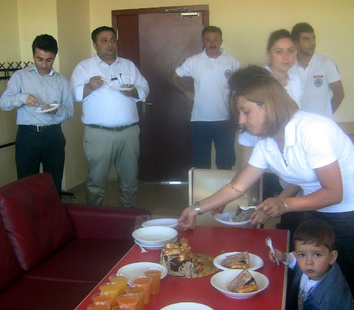 Minik Ahmet'e 112 Acil Servis'te Doğum Günü Partisi