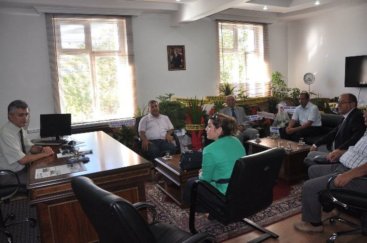 Sandıklı Kent Konseyi Üyeleri Kaymakam Faik Arıcan\'ı Ziyaret Etti