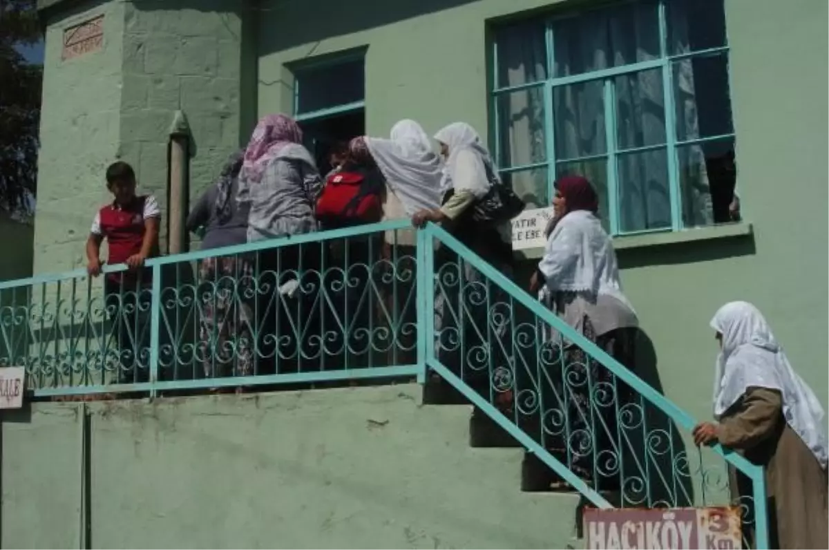 Ünzüle Ebe Yatırı\'nda İzdiham