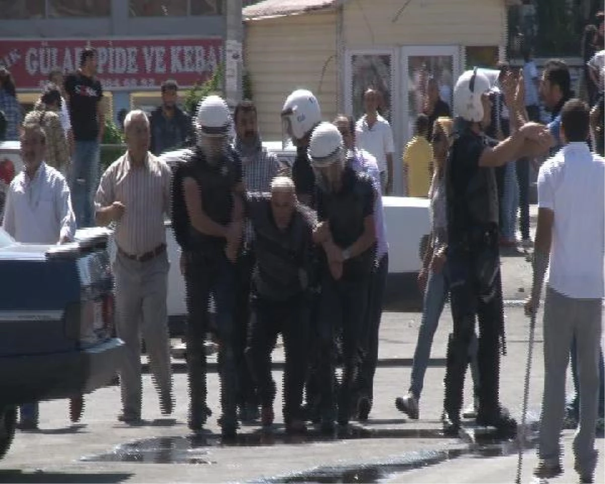 Ankara\'da Cami-Cemevi Kompleksinin Temel Atma Töreni Öncesi Olaylar Çıktı