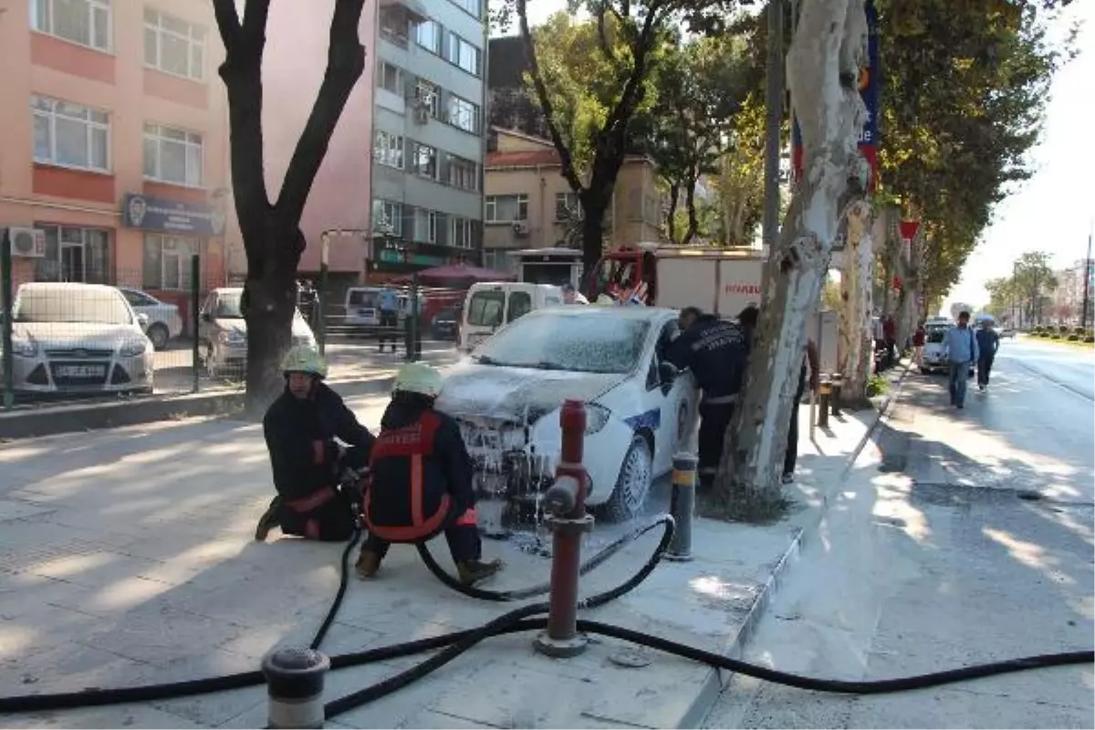 "Kötü Muameleye Uğradım" Deyip Polis Otosunu Yaktı