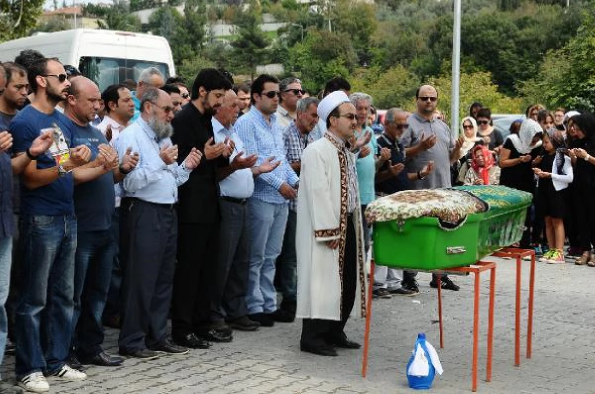 Sibel Öğretmen Gözyaşlarıyla Toprağa Verildi