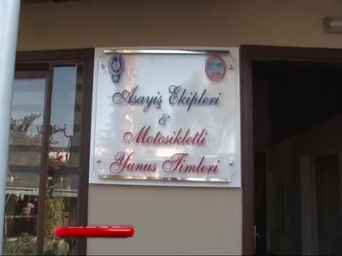 Adana\'da Dolmuştan Çıkan Sopalar Polisi Bile Şaşırttı