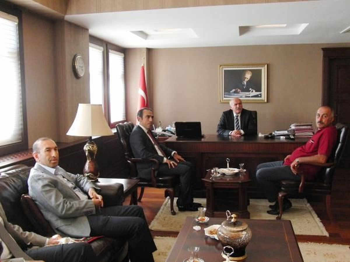 AK Parti\'li İçten: Elinde Silah Olanlar Muhatabımız Değil