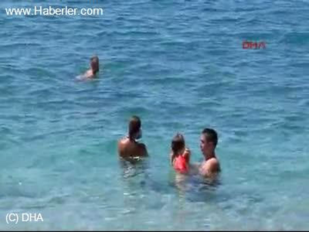Alanya\'da Plajlar Tıklım Tıklım
