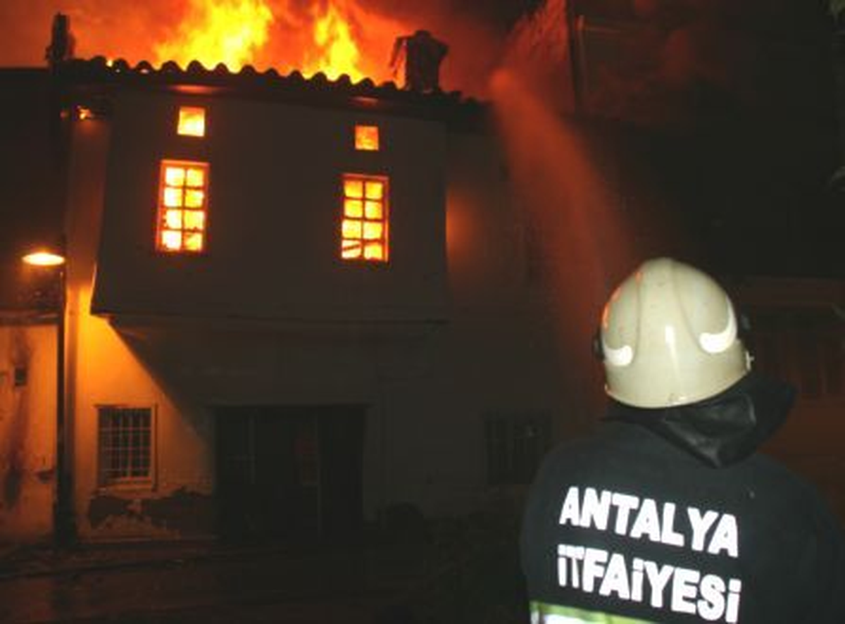 Antalya Kaleiçi\'nde Yangın