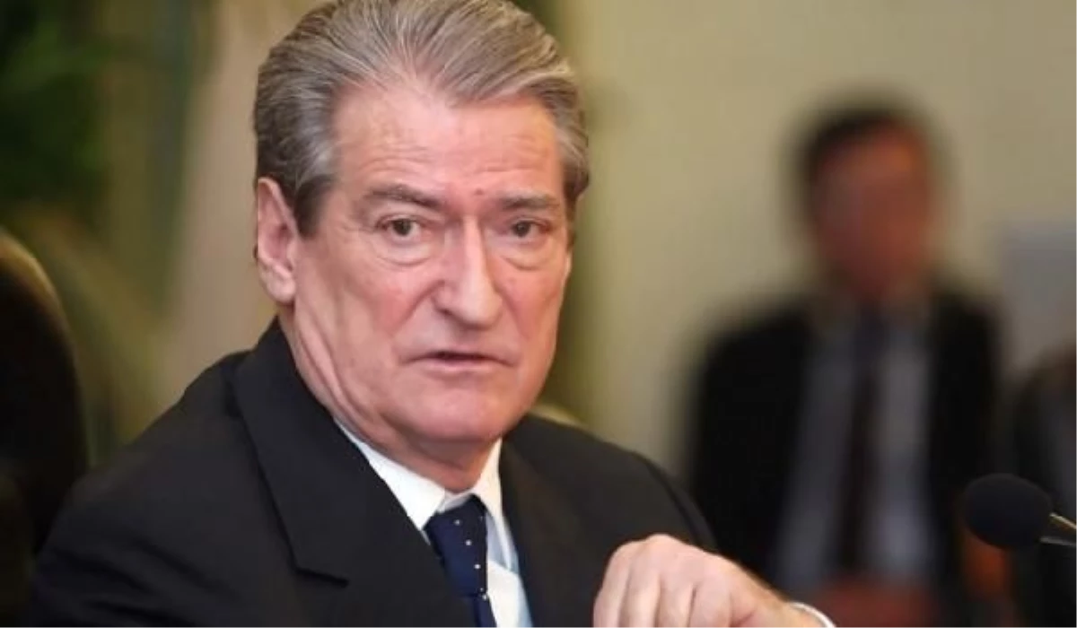 Arnavutluk Başbakanı Berişa, İstifasını Sundu