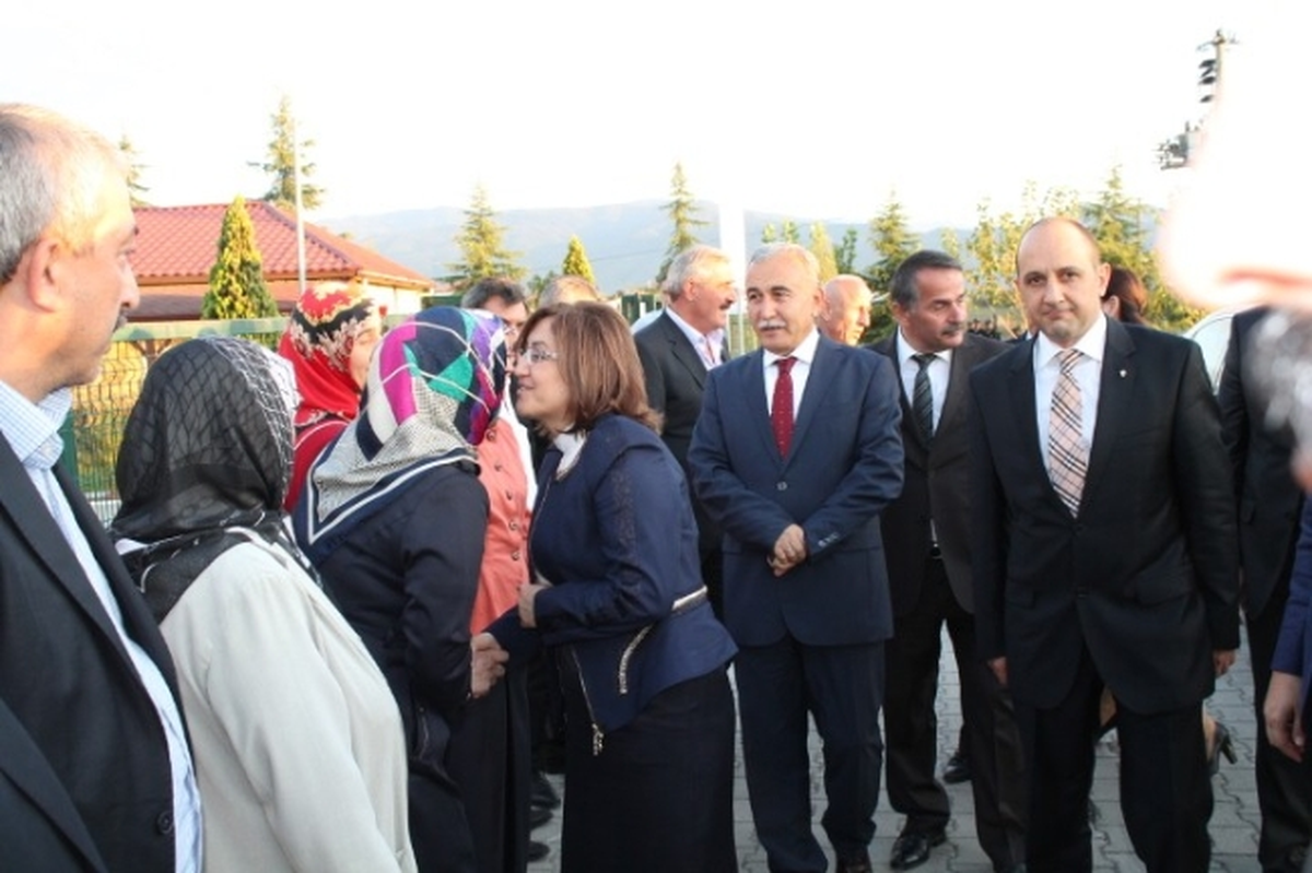 Bakan Şahin, Sevgi Evleri\'ni Ziyaret Etti