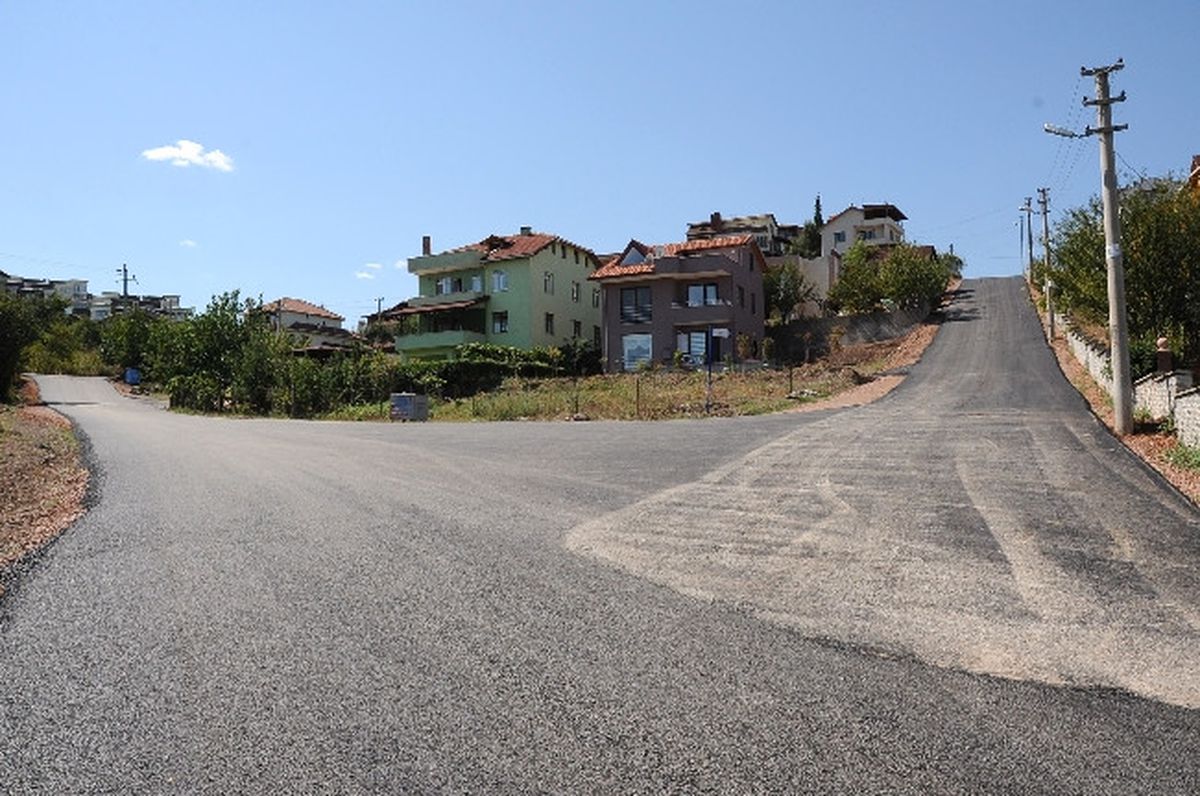 Başiskele\'de Asfalt Çalışmaları Devam Ediyor