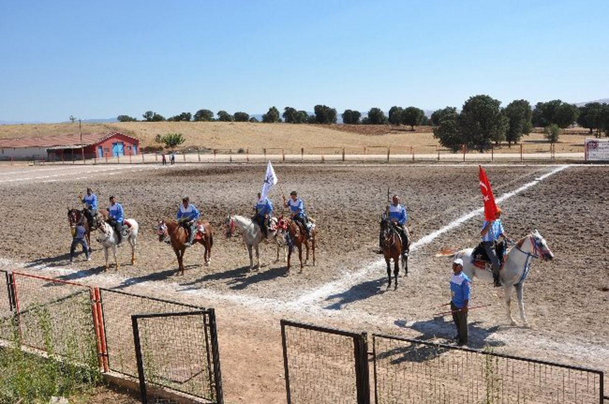Bölge Ciritçileri Uşak\'ta Kozlarını Paylaştı