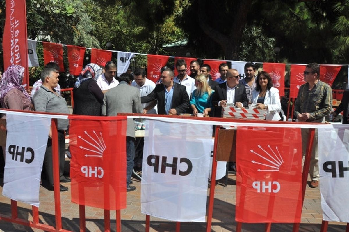CHP\'den Pilavlı Kutlama