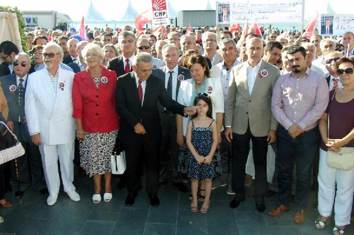 CHP İzmir\'de Kuruluşunu Kutladı