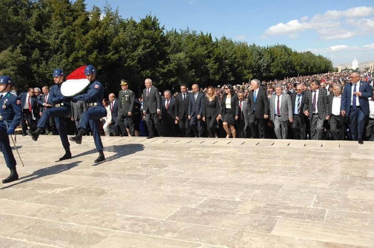 CHP\'nin 90\'ıncı Kuruluş Yıldönümü Etkinlikleri Anıtkabir\'de Başladı