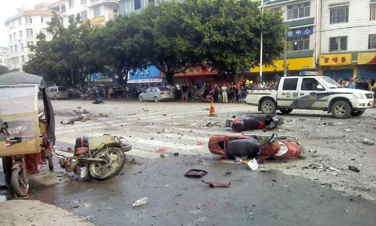 Çin\'de Okul Kapısında Patlama: 2 Ölü