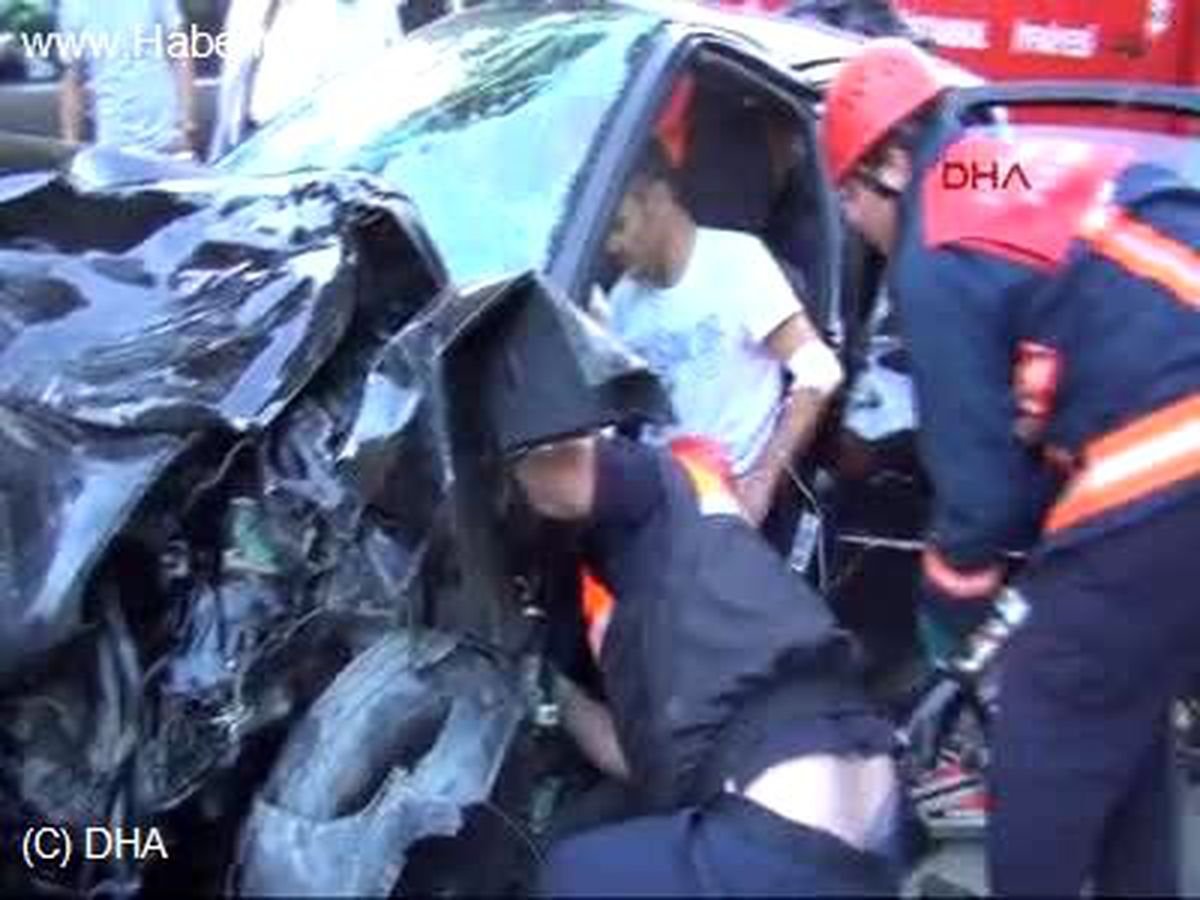 Sarıyer\'de Trafik Kazası :3 Yaralı
