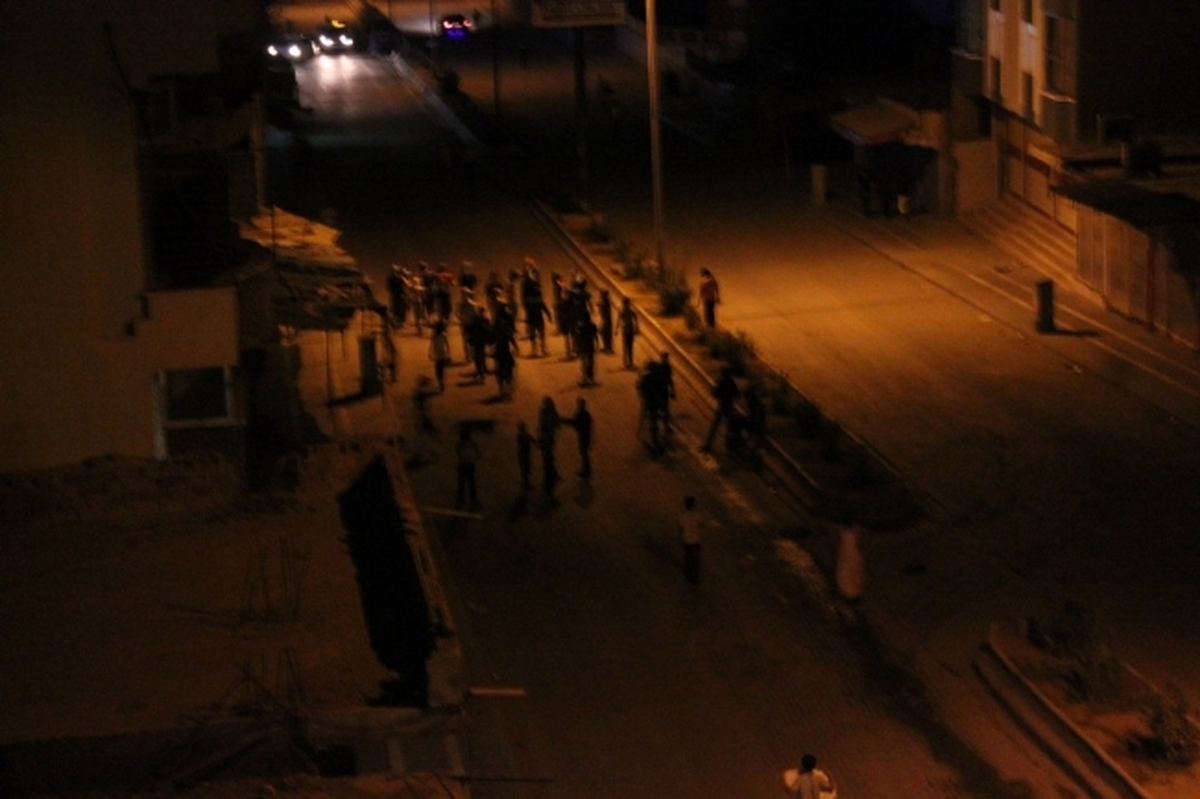 Cizre\'de İzinsiz Gösteriler Gece Boyunca Devam Etti